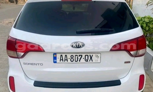 Dieundeu Occasion Kia Sorento White Auto in Dakar in Dakar Dieundeu Occasion Kia Sorento White Auto in Dakar in Dakar