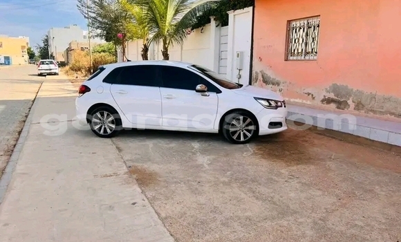 Dieundeu Occasion Citroen C4 White Auto in Dakar in Dakar Dieundeu Occasion Citroen C4 White Auto in Dakar in Dakar