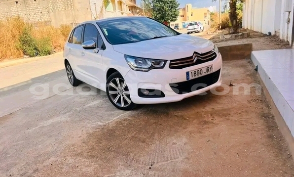 Dieundeu Occasion Citroen C4 White Auto in Dakar in Dakar Dieundeu Occasion Citroen C4 White Auto in Dakar in Dakar