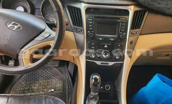 Dieundeu Occasion Hyundai Sonata Red Auto in Dakar in Dakar Dieundeu Occasion Hyundai Sonata Red Auto in Dakar in Dakar