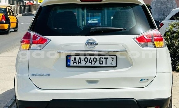 Acheter Occasion Voiture Nissan Rogue Blanc à Dakar, Dakar Acheter Occasion Voiture Nissan Rogue Blanc à Dakar, Dakar