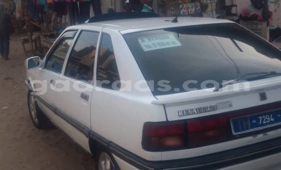 Acheter Occasion Voiture Renault 21 Blanc à Dakar, Dakar Acheter Occasion Voiture Renault 21 Blanc à Dakar, Dakar
