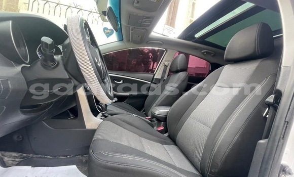 Acheter Occasion Voiture Hyundai Elantra Blanc à Dakar, Dakar Acheter Occasion Voiture Hyundai Elantra Blanc à Dakar, Dakar