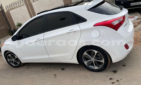 Acheter Occasion Voiture Hyundai Elantra Blanc à Dakar, Dakar Acheter Occasion Voiture Hyundai Elantra Blanc à Dakar, Dakar