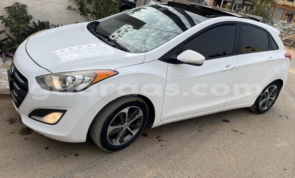 Acheter Occasion Voiture Hyundai Elantra Blanc à Dakar, Dakar Acheter Occasion Voiture Hyundai Elantra Blanc à Dakar, Dakar