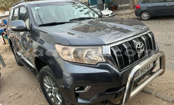 Dieundeu Occasion Toyota Land Cruiser Prado Silver Auto in Dakar in Dakar
