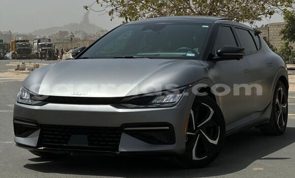 Buy Used Kia Enterprise Silver Car in Dakar in Dakar Buy Used Kia Enterprise Silver Car in Dakar in Dakar