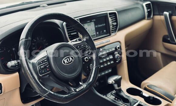 Buy Used Kia Sportage White Car in Dakar in Dakar Buy Used Kia Sportage White Car in Dakar in Dakar