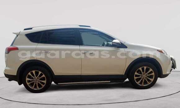 Acheter Occasion Voiture Toyota Rav 4 Blanc à Dakar, Dakar Acheter Occasion Voiture Toyota Rav 4 Blanc à Dakar, Dakar