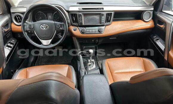 Acheter Occasion Voiture Toyota Rav 4 Blanc à Dakar, Dakar Acheter Occasion Voiture Toyota Rav 4 Blanc à Dakar, Dakar