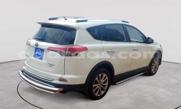 Acheter Occasion Voiture Toyota Rav 4 Blanc à Dakar, Dakar Acheter Occasion Voiture Toyota Rav 4 Blanc à Dakar, Dakar
