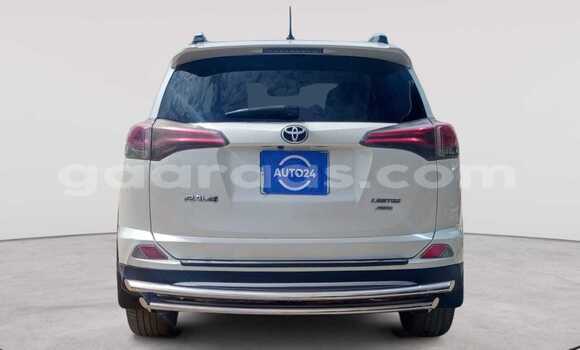Acheter Occasion Voiture Toyota Rav 4 Blanc à Dakar, Dakar Acheter Occasion Voiture Toyota Rav 4 Blanc à Dakar, Dakar