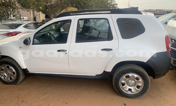 Buy Used Renault Duster White Car in Dakar in Dakar Buy Used Renault Duster White Car in Dakar in Dakar