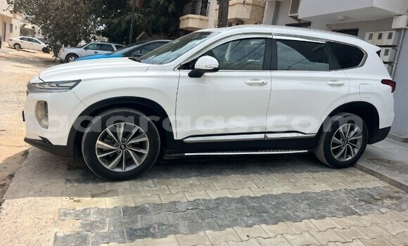 Dieundeu Occasion Hyundai Santa Fe White Auto in Dakar in Dakar Dieundeu Occasion Hyundai Santa Fe White Auto in Dakar in Dakar