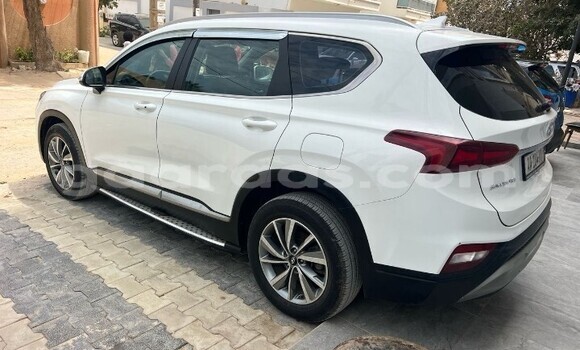 Dieundeu Occasion Hyundai Santa Fe White Auto in Dakar in Dakar Dieundeu Occasion Hyundai Santa Fe White Auto in Dakar in Dakar
