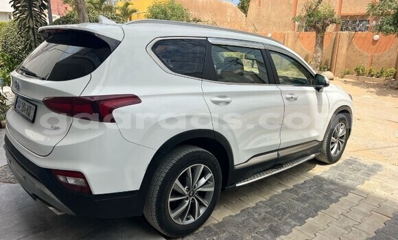 Dieundeu Occasion Hyundai Santa Fe White Auto in Dakar in Dakar Dieundeu Occasion Hyundai Santa Fe White Auto in Dakar in Dakar