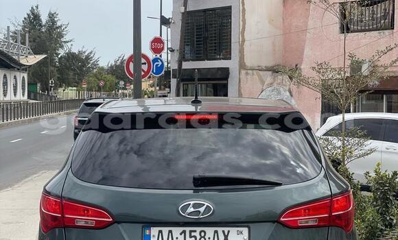 Dieundeu Occasion Hyundai Santa Fe Beige Auto in Dakar in Dakar Dieundeu Occasion Hyundai Santa Fe Beige Auto in Dakar in Dakar