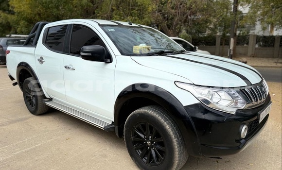 Dieundeu Occasion Mitsubishi L200 White Auto in Dakar in Dakar