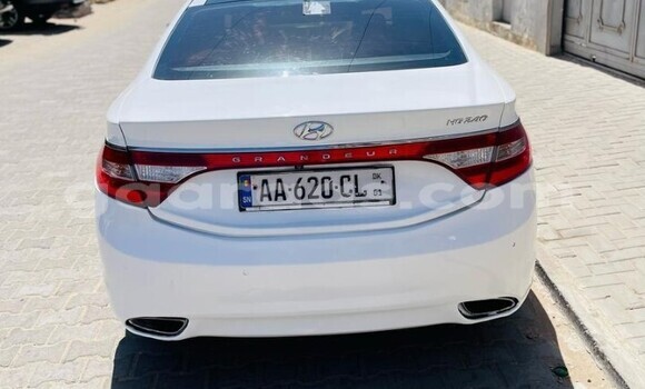 Acheter Occasion Voiture Hyundai Grandeur Blanc à Dakar, Dakar Acheter Occasion Voiture Hyundai Grandeur Blanc à Dakar, Dakar