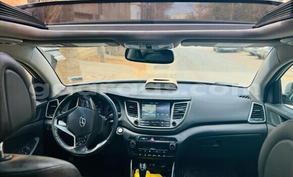 Buy Used Hyundai Tucson Silver Car in Dakar in Dakar Buy Used Hyundai Tucson Silver Car in Dakar in Dakar