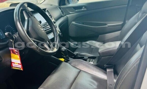 Buy Used Hyundai Tucson Silver Car in Dakar in Dakar Buy Used Hyundai Tucson Silver Car in Dakar in Dakar