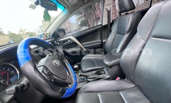 Dieundeu Occasion Toyota RAV4 Silver Auto in Dakar in Dakar Dieundeu Occasion Toyota RAV4 Silver Auto in Dakar in Dakar