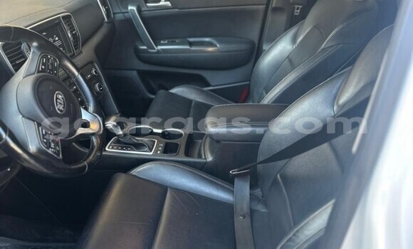 Acheter Occasion Voiture Kia Sportage Blanc à Dakar, Dakar Acheter Occasion Voiture Kia Sportage Blanc à Dakar, Dakar