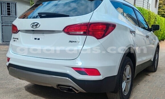 Buy Used Hyundai Santa Fe White Car in Dakar in Dakar Buy Used Hyundai Santa Fe White Car in Dakar in Dakar