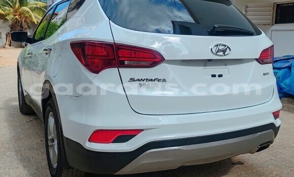 Buy Used Hyundai Santa Fe White Car in Dakar in Dakar Buy Used Hyundai Santa Fe White Car in Dakar in Dakar