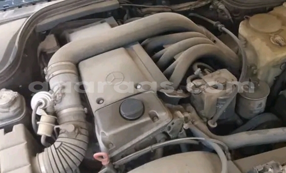 Acheter Occasion Voiture Mercedes-Benz E200 Blanc à Dakar, Dakar Acheter Occasion Voiture Mercedes-Benz E200 Blanc à Dakar, Dakar