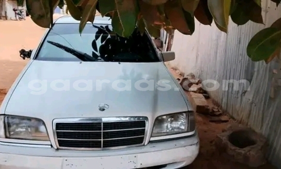 Acheter Occasion Voiture Mercedes-Benz E200 Blanc à Dakar, Dakar Acheter Occasion Voiture Mercedes-Benz E200 Blanc à Dakar, Dakar