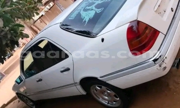 Acheter Occasion Voiture Mercedes-Benz E200 Blanc à Dakar, Dakar Acheter Occasion Voiture Mercedes-Benz E200 Blanc à Dakar, Dakar