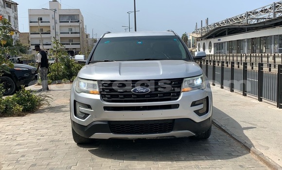 Buy Used Ford Explorer Silver Car in Dakar in Dakar