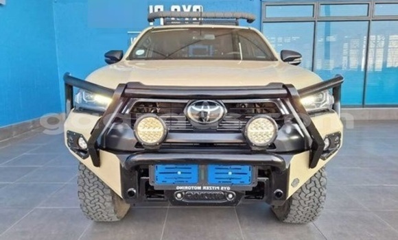 Dieundeu Occasion Toyota Hilux Beige Auto in Dakar in Dakar Dieundeu Occasion Toyota Hilux Beige Auto in Dakar in Dakar