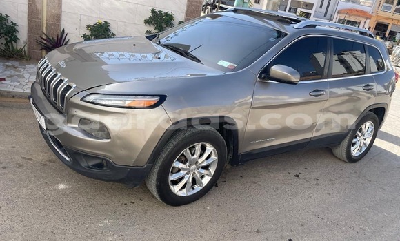 Buy Used Jeep Cherokee Silver Car in Dakar in Dakar Buy Used Jeep Cherokee Silver Car in Dakar in Dakar