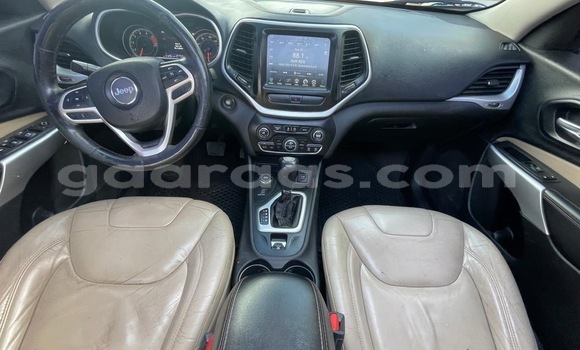 Buy Used Jeep Cherokee Silver Car in Dakar in Dakar Buy Used Jeep Cherokee Silver Car in Dakar in Dakar