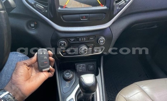 Buy Used Jeep Cherokee Silver Car in Dakar in Dakar Buy Used Jeep Cherokee Silver Car in Dakar in Dakar