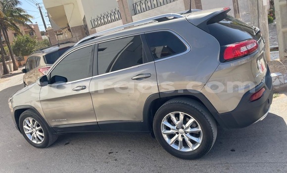 Buy Used Jeep Cherokee Silver Car in Dakar in Dakar Buy Used Jeep Cherokee Silver Car in Dakar in Dakar