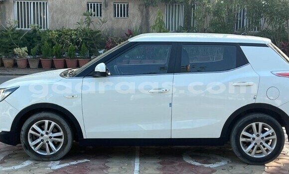 Dieundeu Occasion SsangYong Tivoli Blanc Auto in Dakar in Dakar Dieundeu Occasion SsangYong Tivoli Blanc Auto in Dakar in Dakar