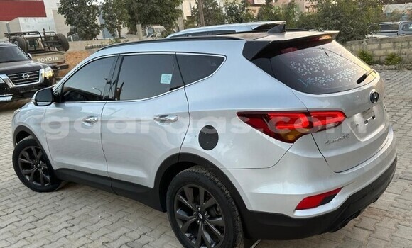 Acheter Occasion Voiture Hyundai Santa Fe Gris à Dakar, Dakar Acheter Occasion Voiture Hyundai Santa Fe Gris à Dakar, Dakar