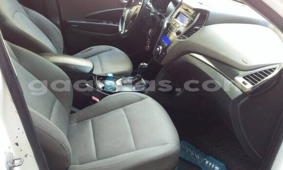 Dieundeu Occasion Hyundai Santa Fe Blanc Auto in Dakar in Dakar Dieundeu Occasion Hyundai Santa Fe Blanc Auto in Dakar in Dakar