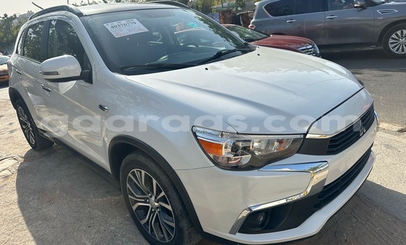 Dieundeu Occasion Mitsubishi Outlander White Auto in Dakar in Dakar Dieundeu Occasion Mitsubishi Outlander White Auto in Dakar in Dakar