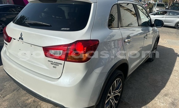 Dieundeu Occasion Mitsubishi Outlander White Auto in Dakar in Dakar Dieundeu Occasion Mitsubishi Outlander White Auto in Dakar in Dakar