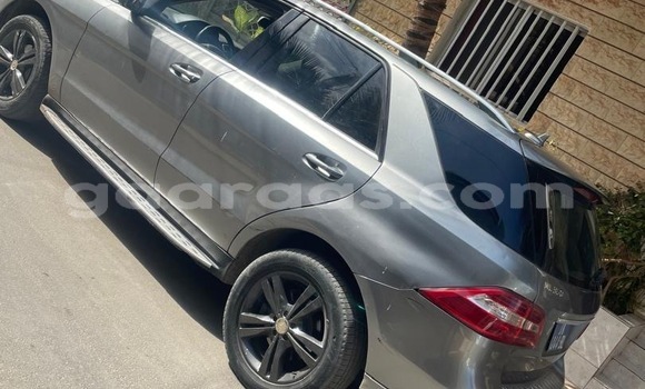 Acheter Occasion Voiture Mercedes‒Benz ML–Class Gris à Dakar, Dakar Acheter Occasion Voiture Mercedes‒Benz ML–Class Gris à Dakar, Dakar