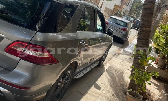 Acheter Occasion Voiture Mercedes‒Benz ML–Class Gris à Dakar, Dakar Acheter Occasion Voiture Mercedes‒Benz ML–Class Gris à Dakar, Dakar