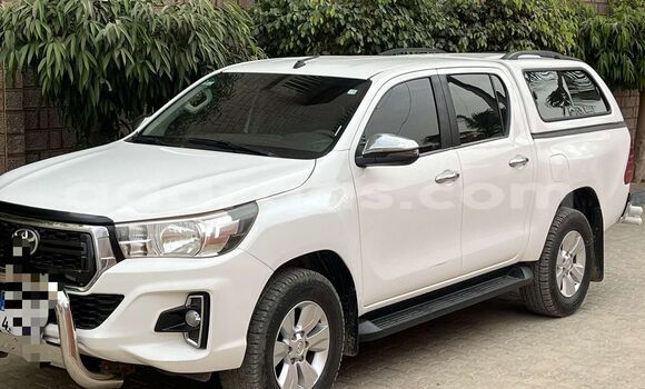 Dieundeu Occasion Toyota Hilux White Auto in Rufisque in Dakar