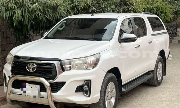 Acheter Occasion Voiture Toyota Hilux Blanc à Rufisque, Dakar Acheter Occasion Voiture Toyota Hilux Blanc à Rufisque, Dakar
