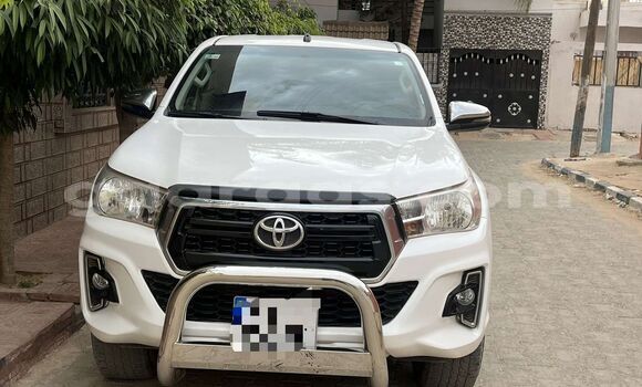 Acheter Occasion Voiture Toyota Hilux Blanc à Rufisque, Dakar Acheter Occasion Voiture Toyota Hilux Blanc à Rufisque, Dakar