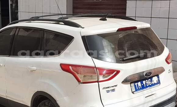 Acheter Occasion Voiture Ford Escape Blanc à Dakar, Dakar Acheter Occasion Voiture Ford Escape Blanc à Dakar, Dakar