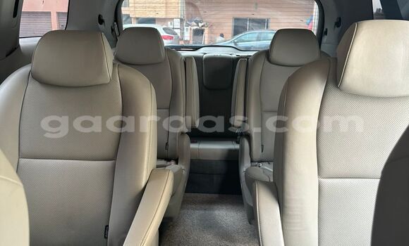 Dieundeu Beess Kia Carnival White Auto in Dakar in Dakar Dieundeu Beess Kia Carnival White Auto in Dakar in Dakar